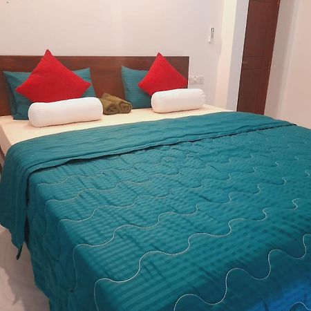 New Sea Lion Guest House Hikkaduwa Bagian luar foto