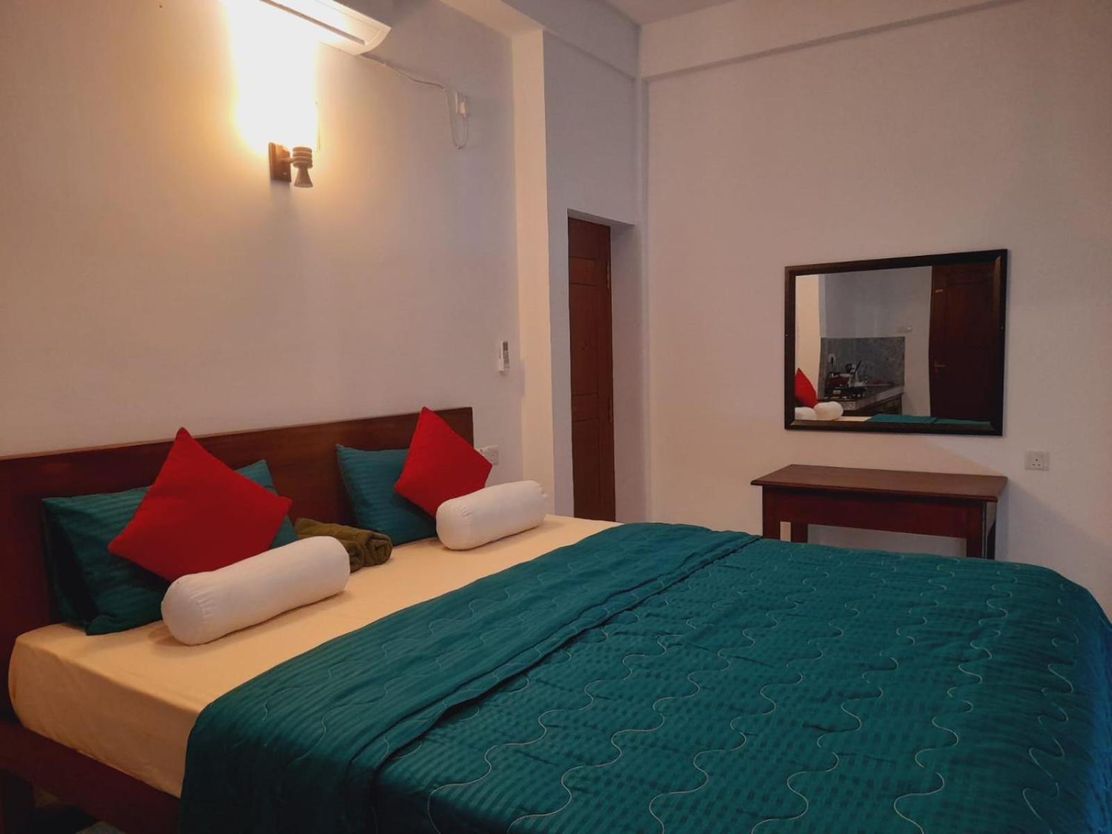 New Sea Lion Guest House Hikkaduwa Bagian luar foto