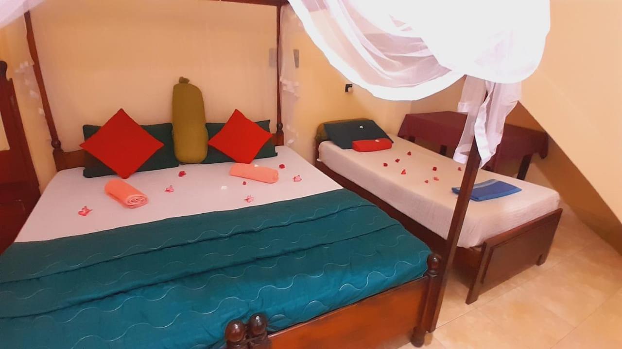 New Sea Lion Guest House Hikkaduwa Bagian luar foto